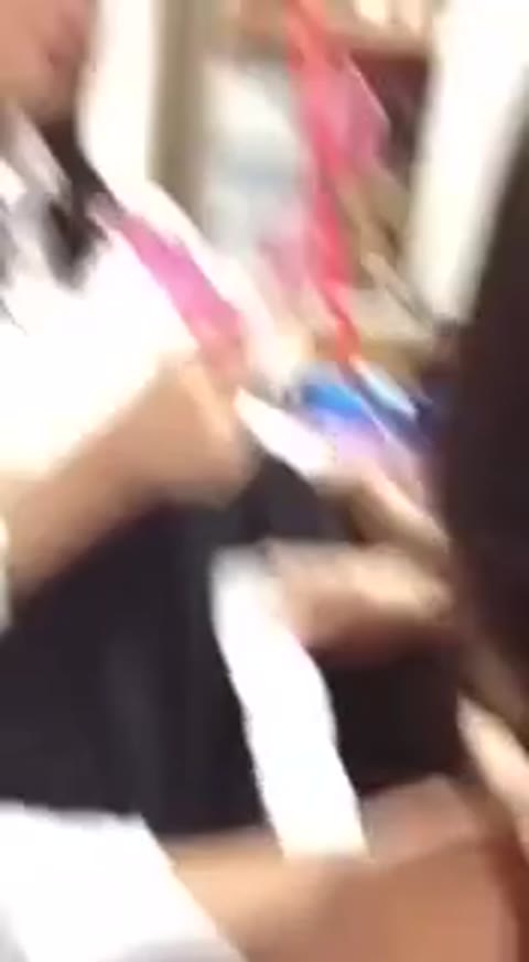         友達を押さえて脱がせる遊び
    