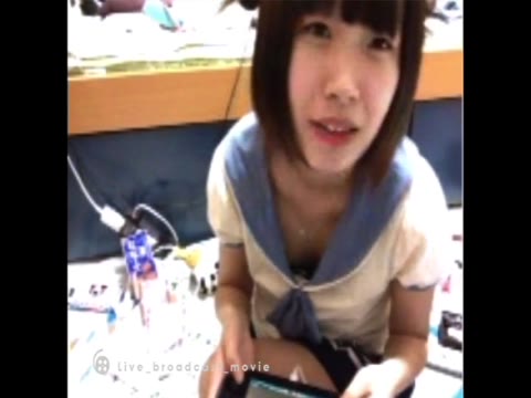         人気配信者が生放送中に見せちゃった
    