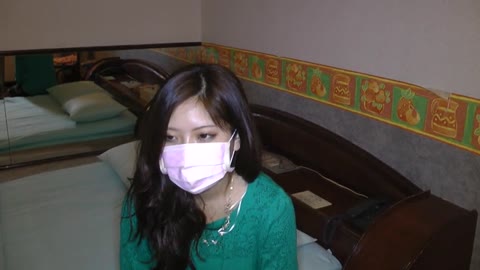         素人。挙動不審で緊張気味な女の子のきっつきつおま〇こに中出し
    