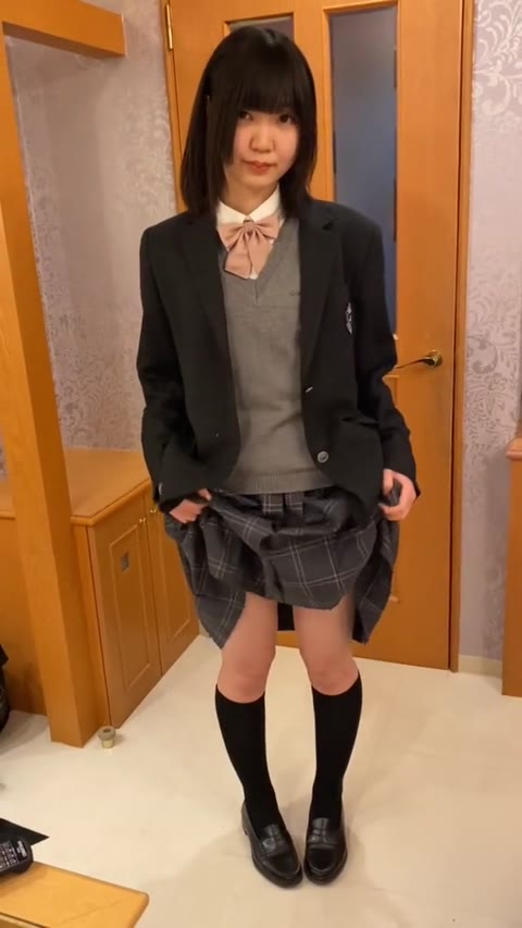         【無】前髪パッツン娘 制服編
    
