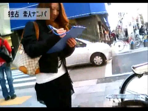         街でナンパしたお洒落でHな女の子と車の中でフェラチオ交渉
    