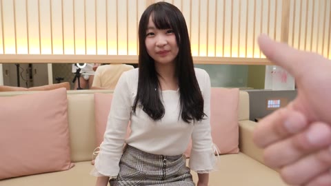         HD画質 99％が美人と思うアイドル級娘が中出しハメ撮り。至高の動画
    