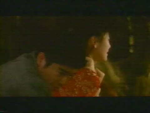         美女熱演、ぷっくり乳首もまる出しです
    